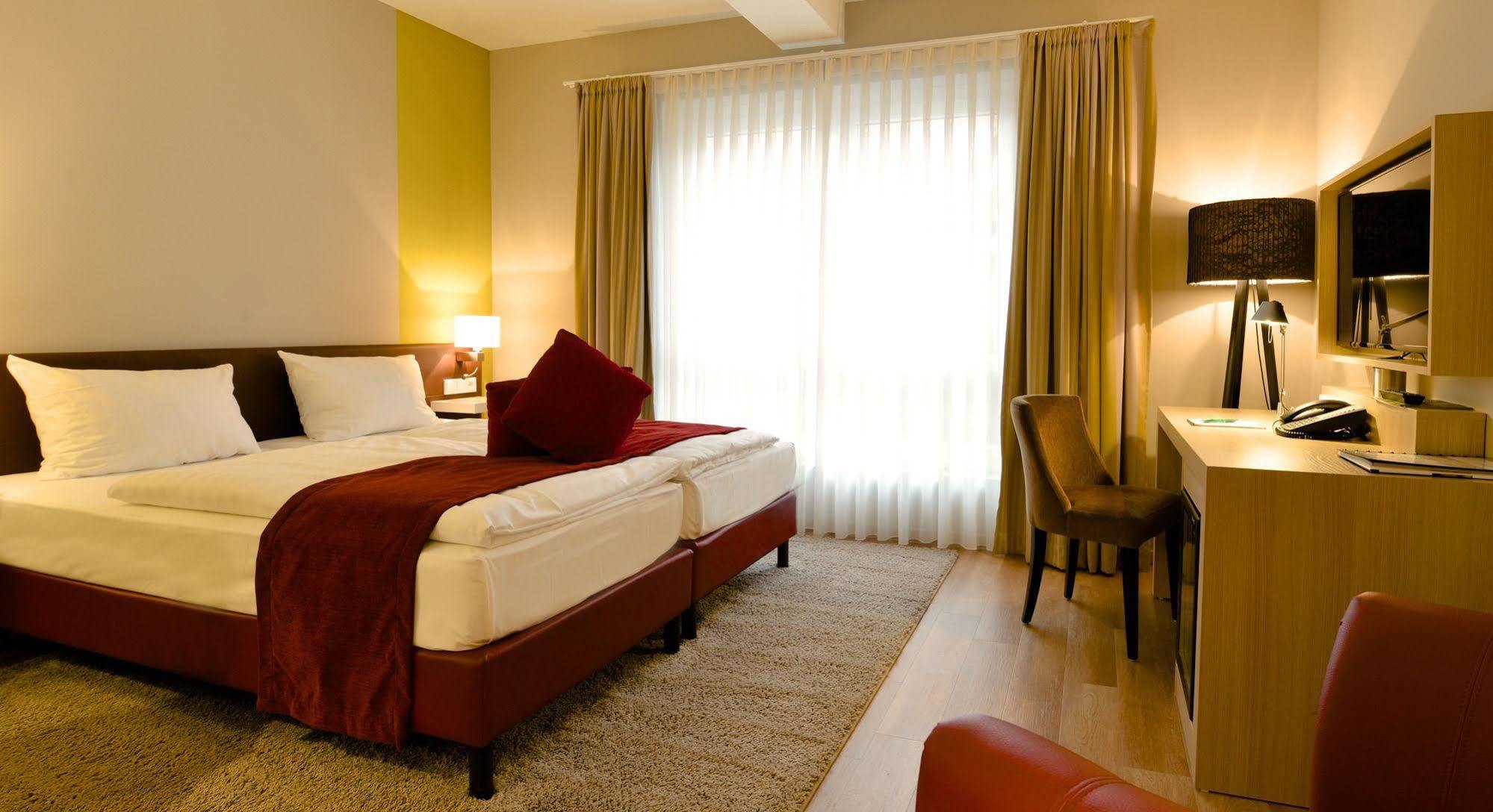 Weinhotel Kaisergarten Alzey Eksteriør billede